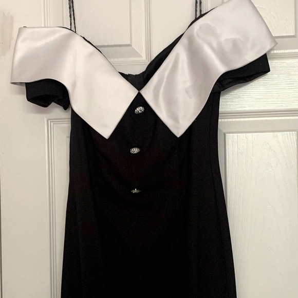 Dresses & Skirts - 🎉Host Pick🎉Vintage Black & White Dress 🤍🖤